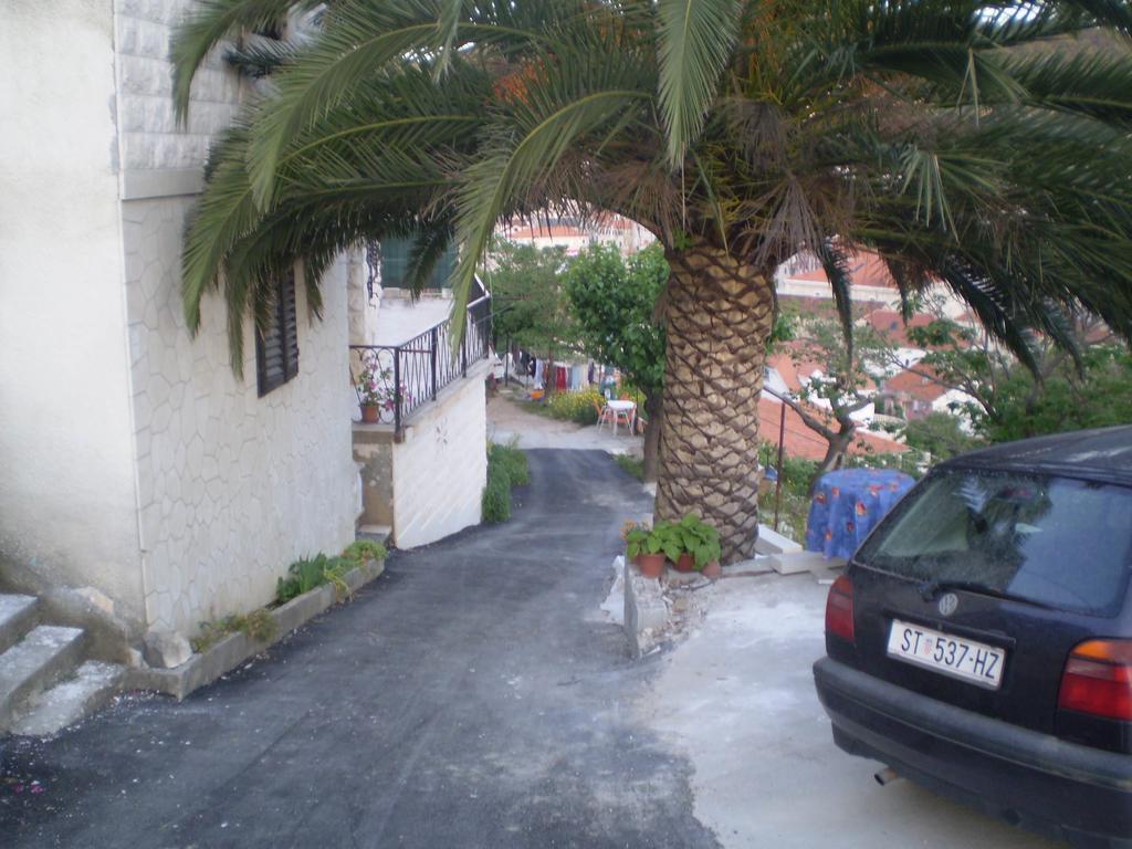 Apartments Nikola Pucisca Exterior foto